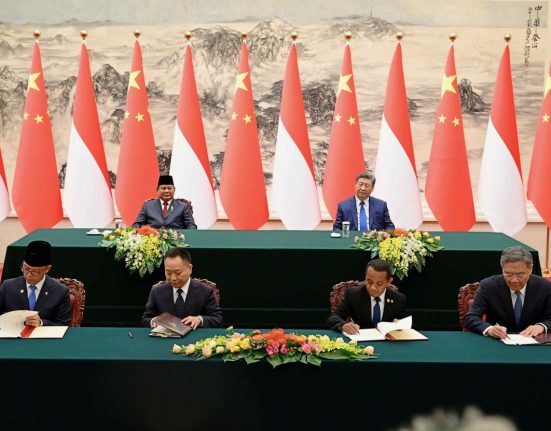 Menteri ESDM menandatangani dua MoU strategis bidang mineral.